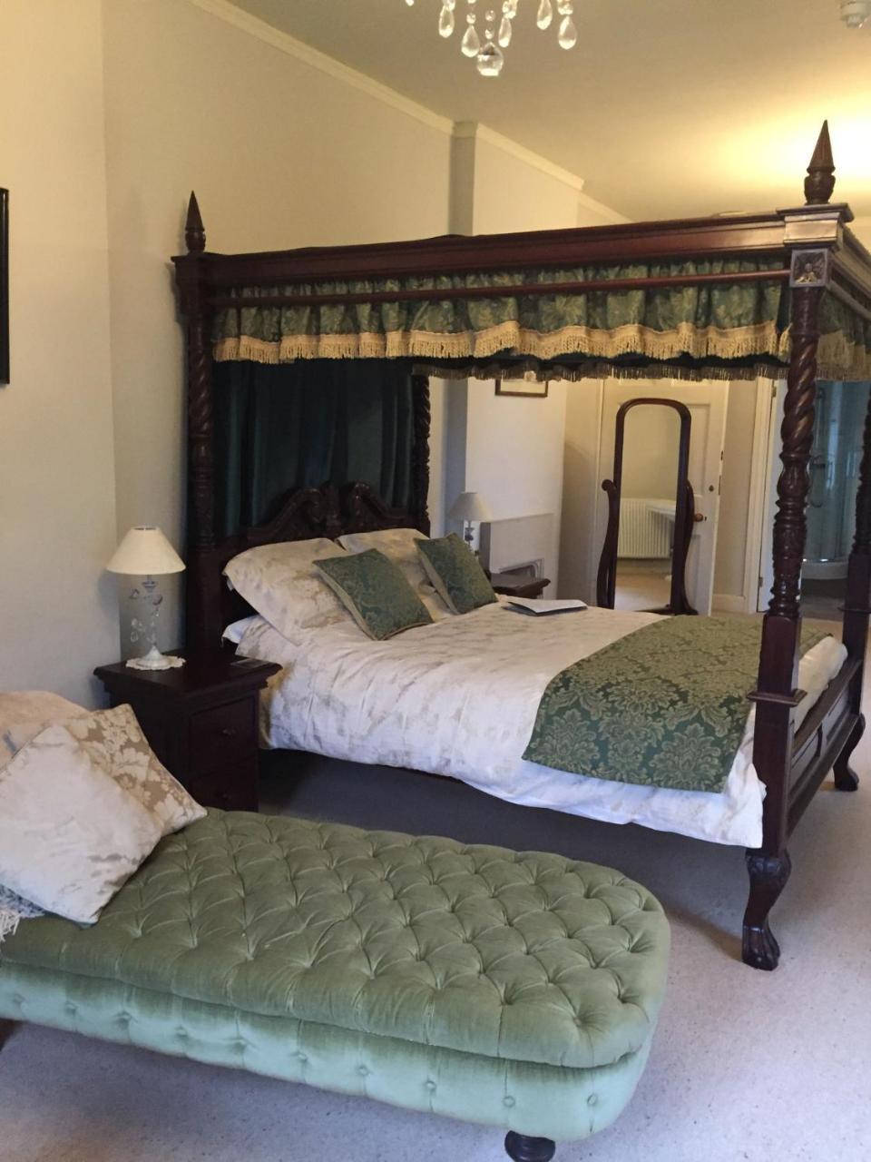 Boulston Manor Guest House ฮาเวอร์ฟอร์ดเวสต์ ภายนอก รูปภาพ