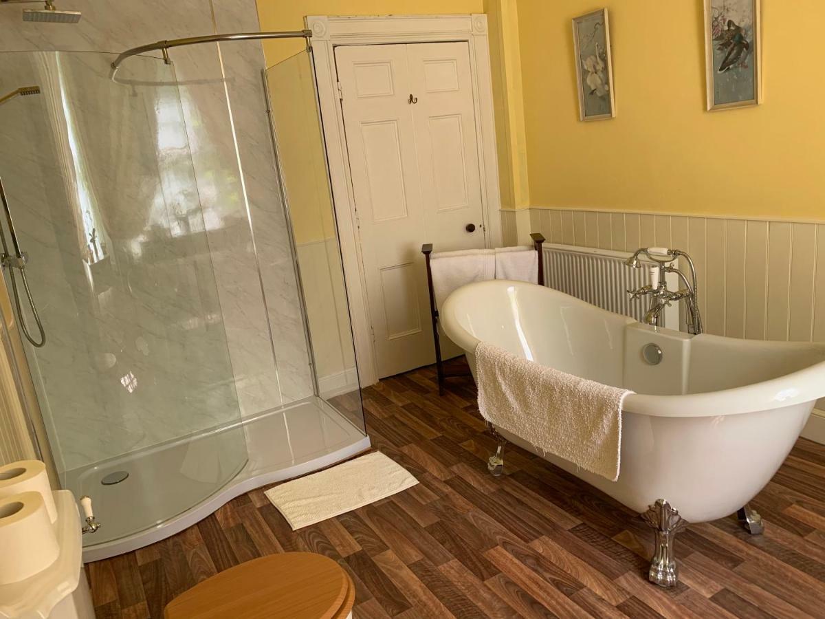 Boulston Manor Guest House ฮาเวอร์ฟอร์ดเวสต์ ภายนอก รูปภาพ