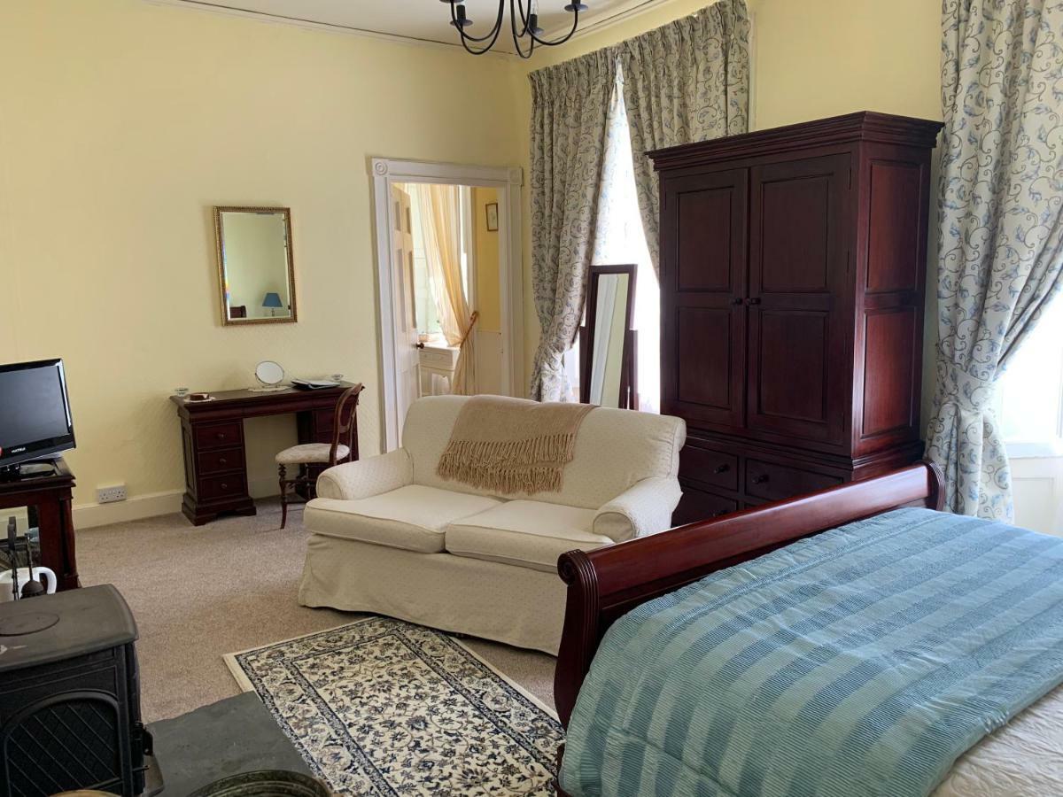 Boulston Manor Guest House ฮาเวอร์ฟอร์ดเวสต์ ภายนอก รูปภาพ