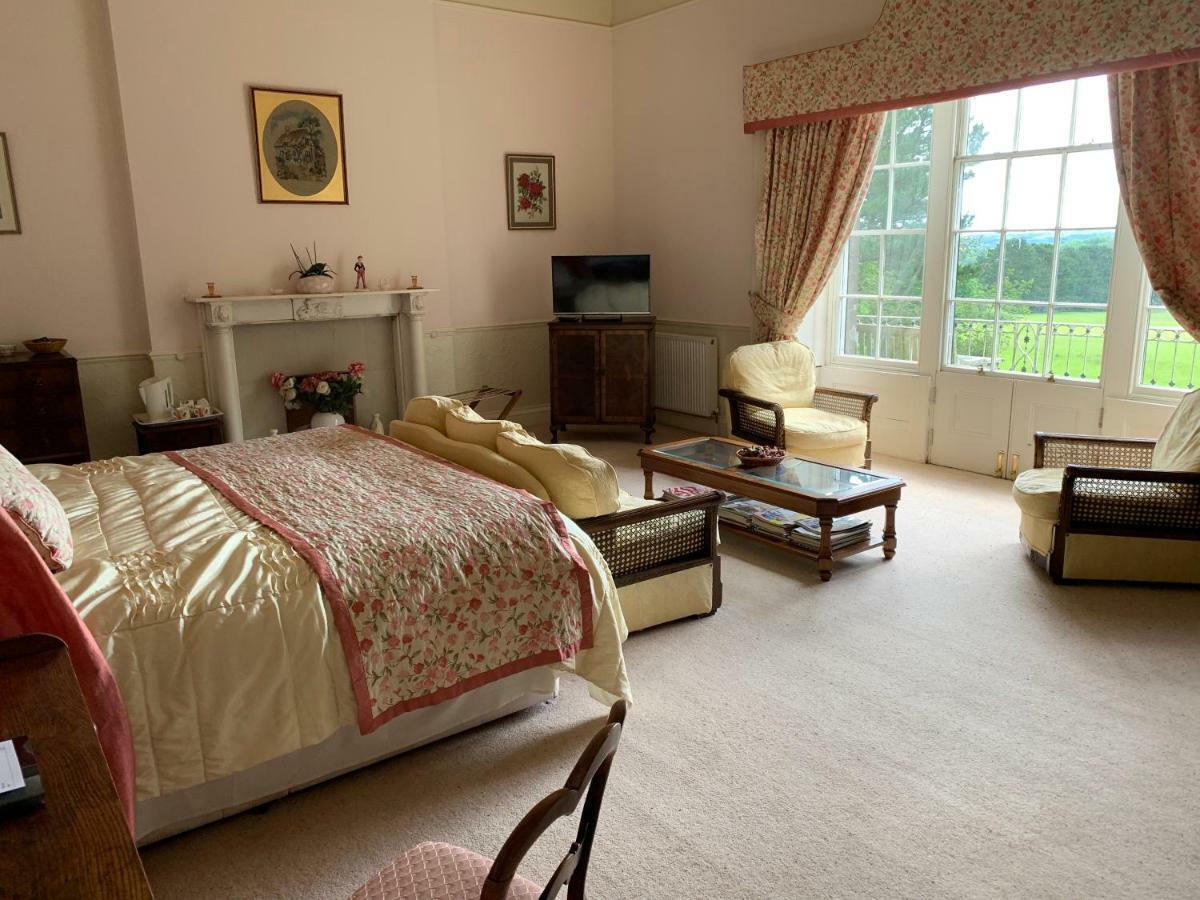 Boulston Manor Guest House ฮาเวอร์ฟอร์ดเวสต์ ภายนอก รูปภาพ