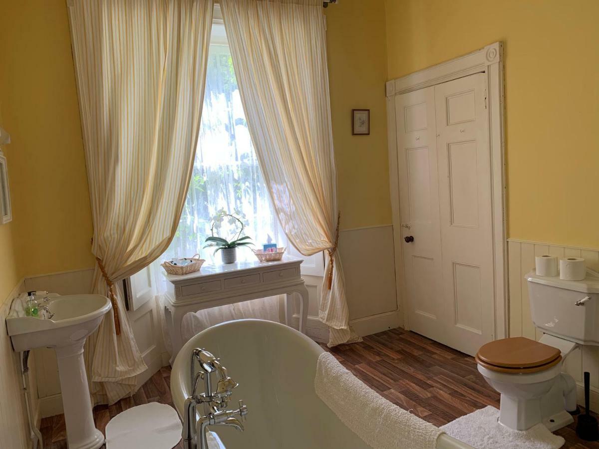 Boulston Manor Guest House ฮาเวอร์ฟอร์ดเวสต์ ภายนอก รูปภาพ