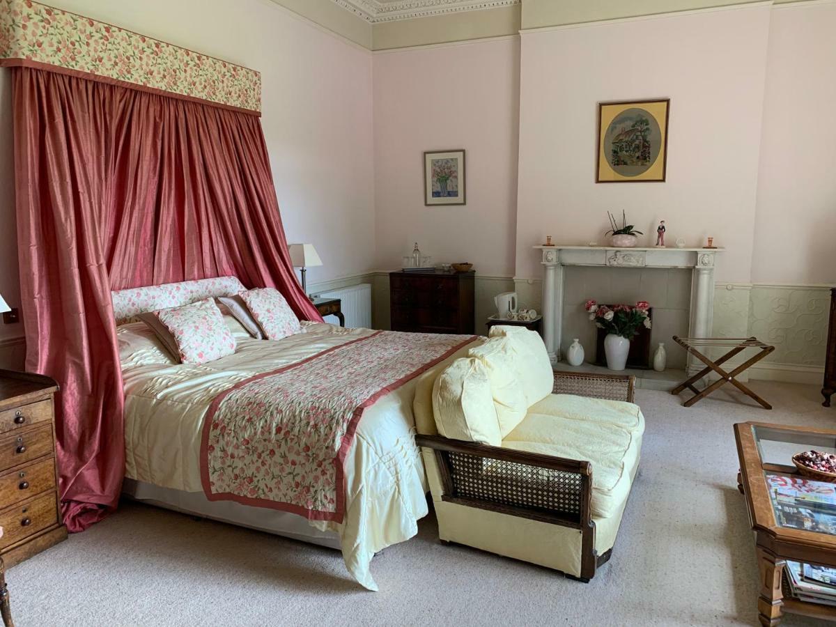 Boulston Manor Guest House ฮาเวอร์ฟอร์ดเวสต์ ภายนอก รูปภาพ