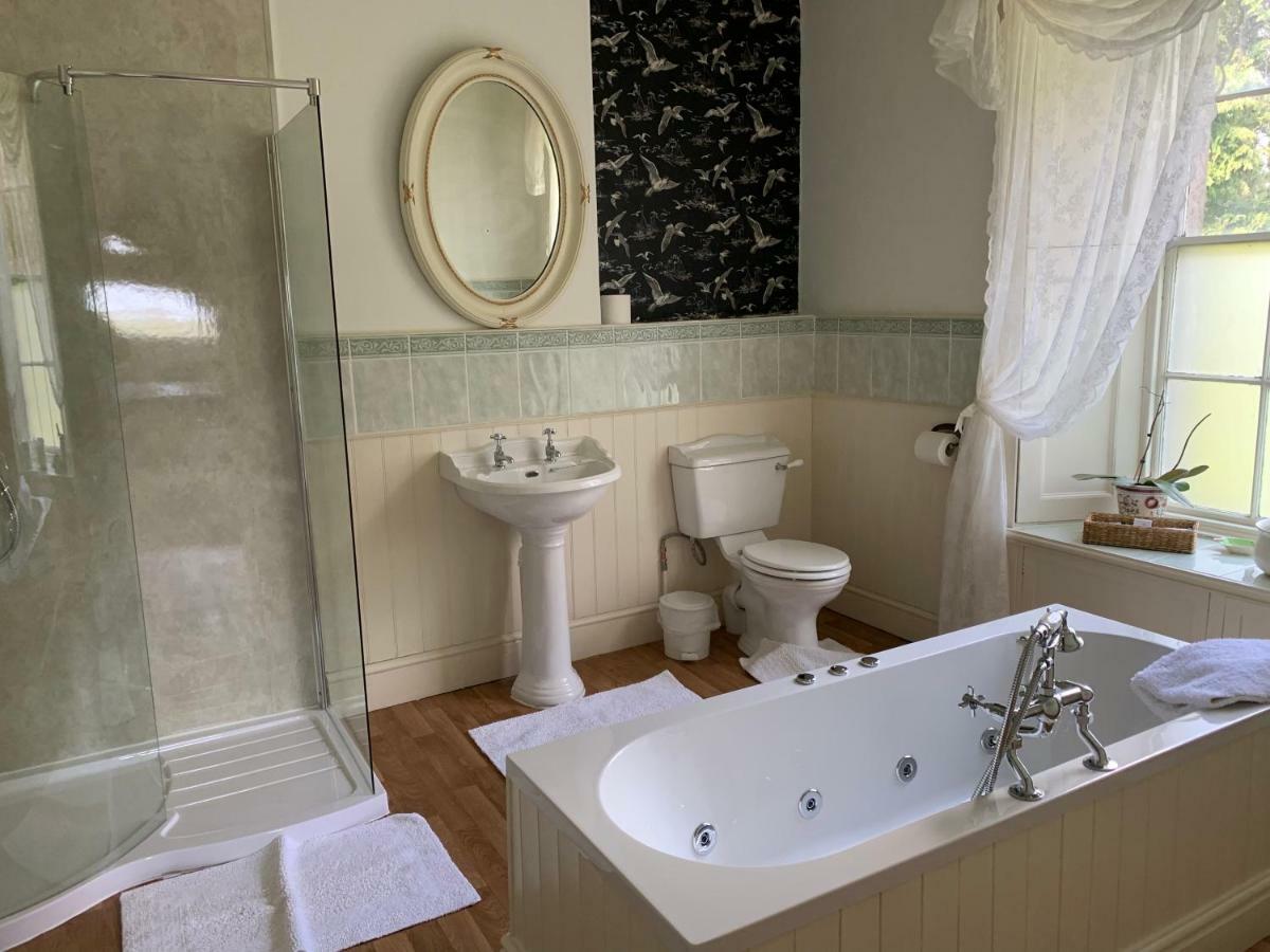 Boulston Manor Guest House ฮาเวอร์ฟอร์ดเวสต์ ภายนอก รูปภาพ